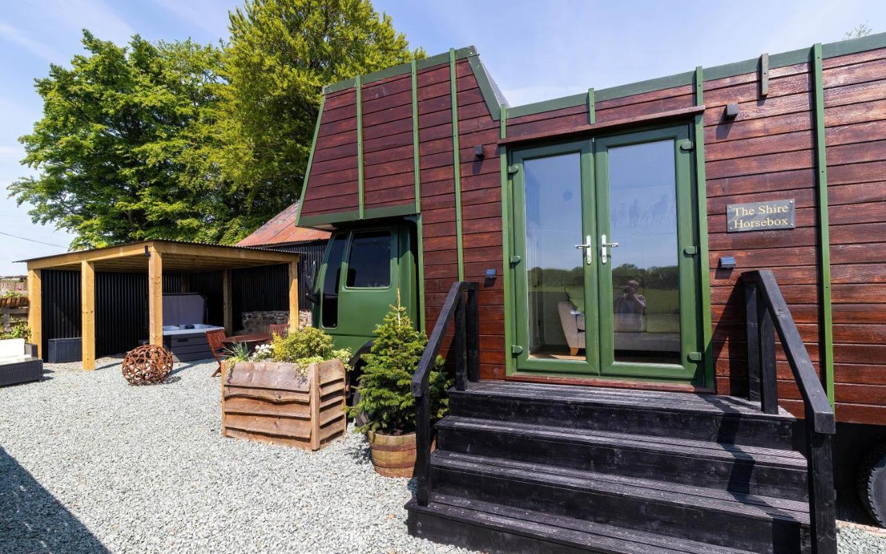 The Shire Luxury Converted Horse Lorry With Private Hot Tub Cyfie Farm Llanfyllin Bagian luar foto