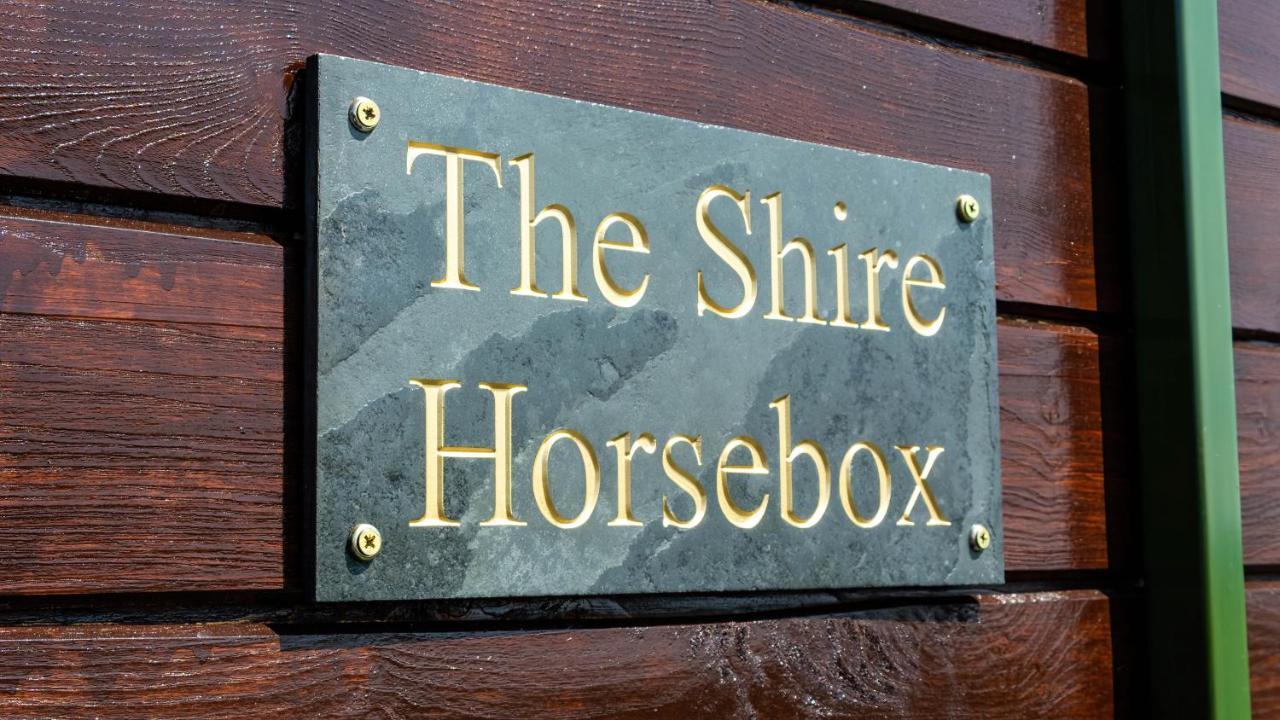 The Shire Luxury Converted Horse Lorry With Private Hot Tub Cyfie Farm Llanfyllin Bagian luar foto