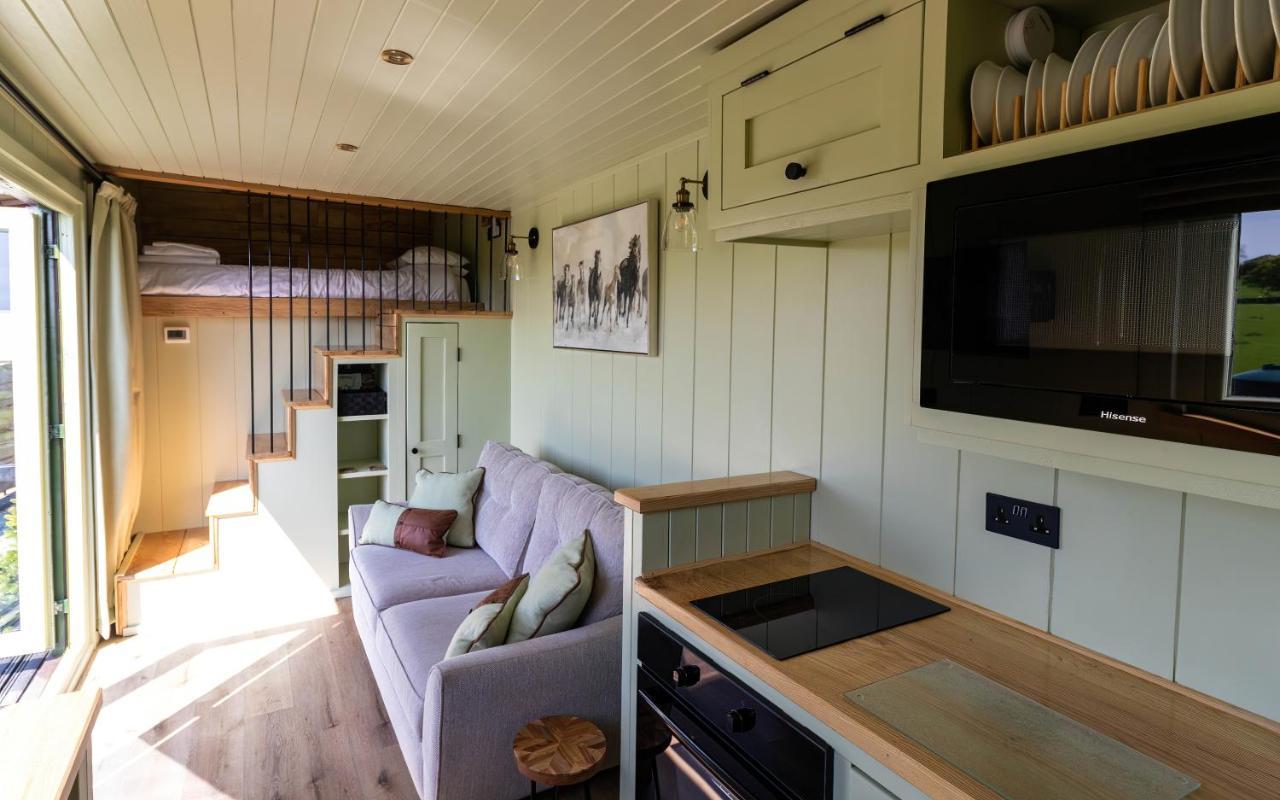 The Shire Luxury Converted Horse Lorry With Private Hot Tub Cyfie Farm Llanfyllin Bagian luar foto